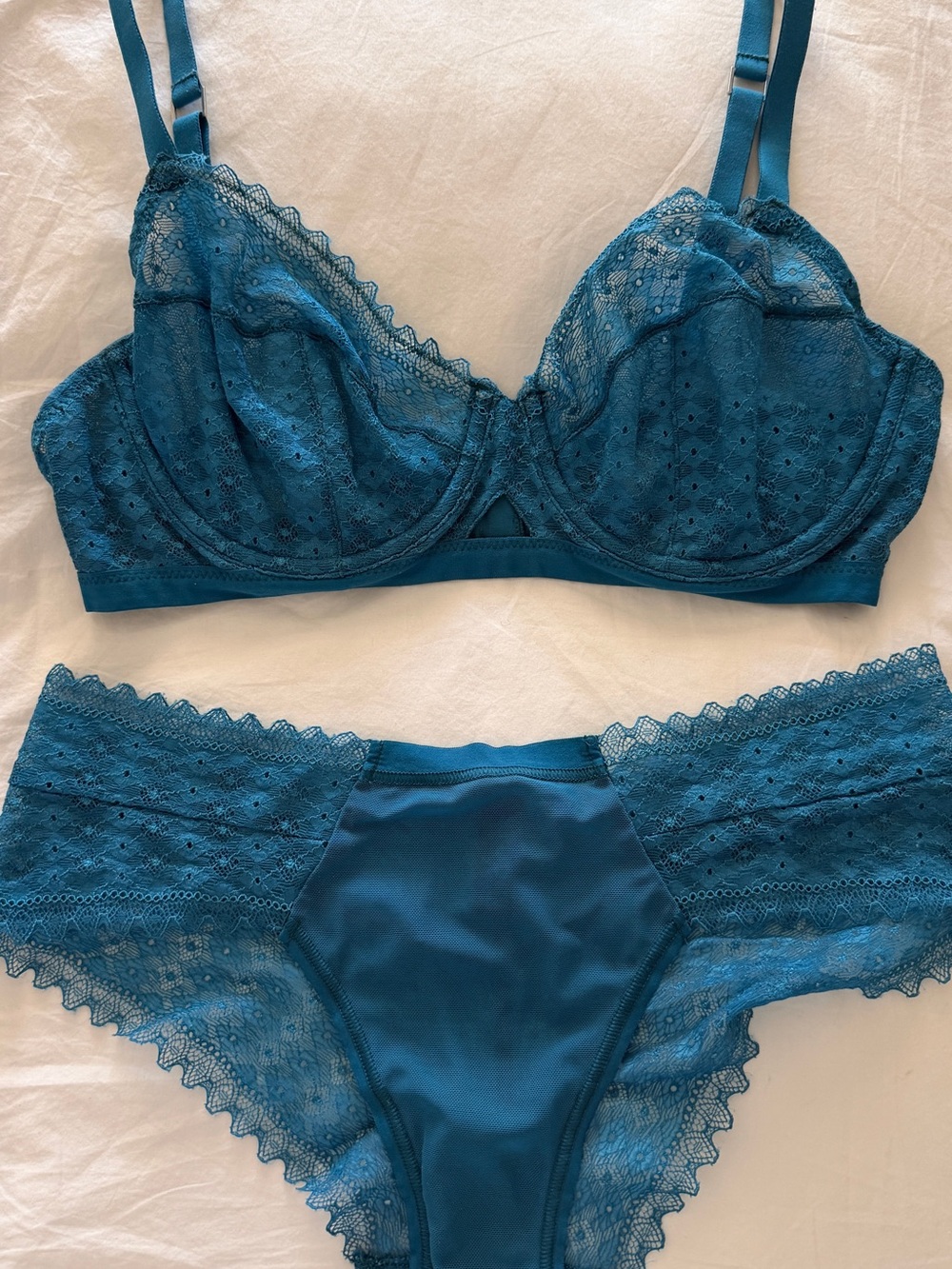 La Perla Studio Teal Lace Underwire Bra & Lace-Trim Bikini Briefs